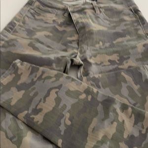 Hudson size 28 camouflage jean